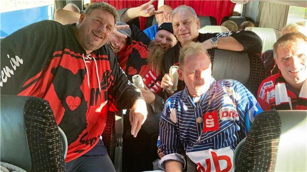 Liveticker: Die Fischtown Pinguins und ihr Abenteuer in Prag Männer in einem Bus, Freude
