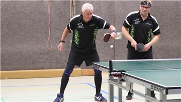 Michael Burhop (rechts) und Christoph Szelinski (links) beim Tischtennis-Doppel für den TTC Waddens.
sind bei den Waddensern ein eingespieltes Doppel.