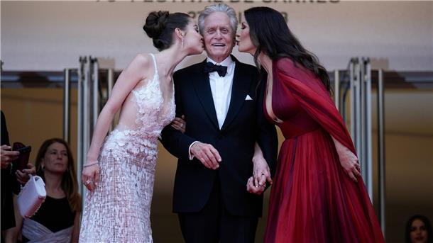 Ein Mann für viele Rollen: Michael Douglas wird 80 Michael Douglas bringt seine Frau und Kinder, hier Tochter Caris (links), häufig zu Events mit. (Archivbild)