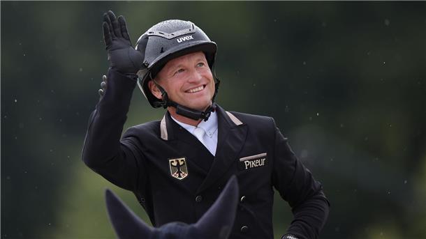 Deutsches Vielseitigkeits-Team reitet auf Medaillen-Kurs Michael Jung und Chipmunk zeigen eine starke Dressur.