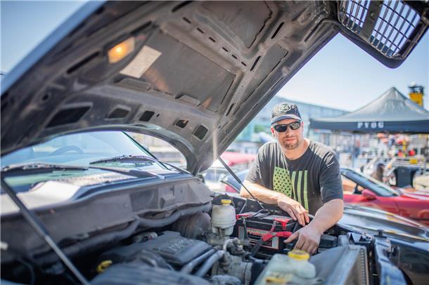 Michael Lehmann aus Hemmoor reiste mit seinem Dodge Ram und Pontiac Trans Am zur...