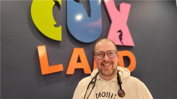 Einzigartig: Kinderarztpraxis auf dem Land zieht sogar Oberarzt aus München an Kinderarzt Michael Scheel, Nordholz