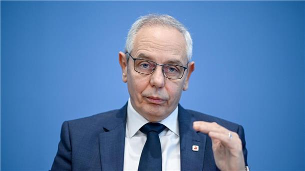 IG BCE sieht „gefährliche Grundstimmung“ in Deutschland Michael Vassiliadis, Vorsitzender der Industriegewerkschaft Bergbau, Chemie, Energie (IG BCE).