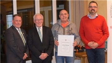 Michael Wendland vom TSV Abbehausen mit Thorsten Böning, Manfred Walde und Dennis Hohmann.
