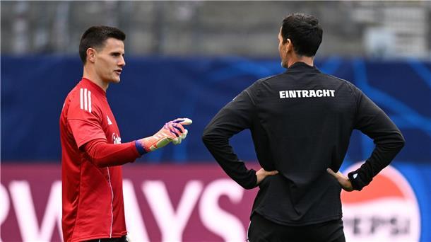 Michael Zetterer wird für Eintracht Frankfurt gegen den FC Liverpool im Tor stehen.