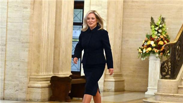 Erstmals Katholikin an Regierungsspitze von Nordirland Michelle O’Neill in der Großen Halle des Parlamentsgebäudes in Stormont (bei Belfast).