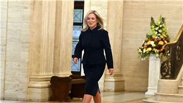 Michelle O’Neill in der Großen Halle des Parlamentsgebäudes in Stormont (bei Belfast).