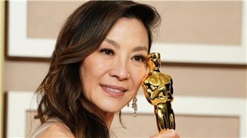 Michelle Yeoh wurde als erste Asiatin überhaupt zur besten Hauptdarstellerin gekürt wurde.