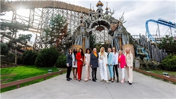 Mignon Kowollik (dritte von rechts) kann nun auch an der Wahl zur „Miss Germany“ teilnehmen. Die Altersgrenze wurde in diesem Jahr aufgehoben.