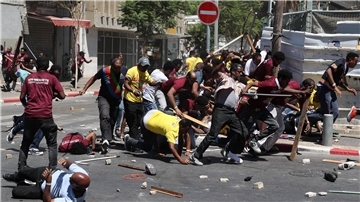 Migranten aus Eritrea stoßen bei einer Demonstration in Tel Aviv mit der Polizei zusammen.