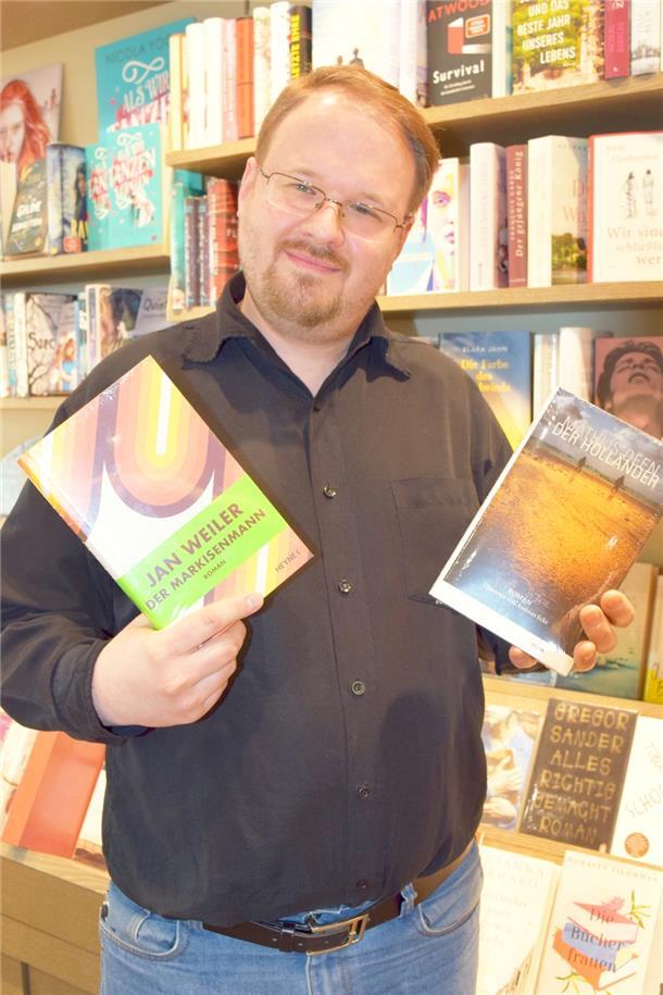 Bremerhavener Buchhändler verraten ihre Lesetipps Miguel Flores von der Buchhandlung Morisse bevorzugt in Sachen Schmökerstoff Spannendes und Schräges.