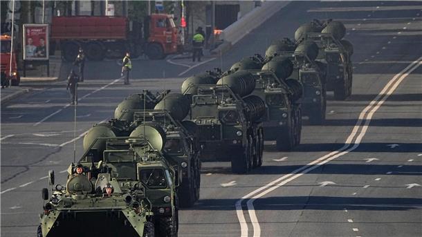 Russland will ein Drittel seines Etats ins Militär stecken Militärparade zum Tag des Sieges in Moskau.