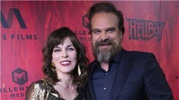 Milla Jovovich und David Harbour bei der  Premiere des Films „Hellboy – Call of Darkness“ in Toronto.