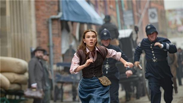 Millie Bobby Brown spielt erneut „Enola Holmes“ Millie Bobby Brown spielt die kleine Schwester von Meisterdetektiv Sherlock Holmes.