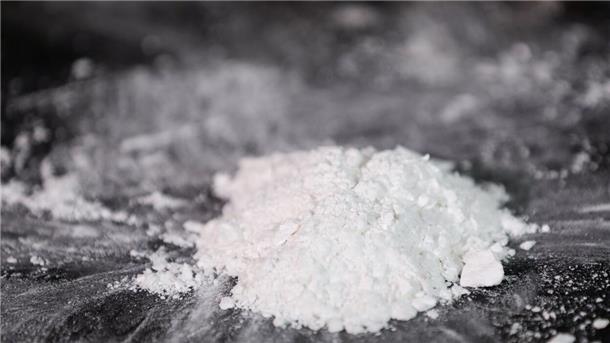 Bremervörder vor Gericht: Kiloweise Koks und Cannabis vertrieben? Mindestens 2,3 Kilogramm Kokain soll der jüngere der beiden Angeklagten in Hamburg und Bremen gekauft haben. Für den Weiterverkauf an die Abnehmer soll er zwei Dealer engagiert haben. Einer von ihnen ist jetzt mit angeklagt.