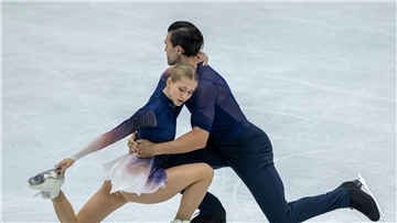 Erste Niederlage für Hase/Volodin in Olympia-Saison Minerva Hase (l) und Nikita Volodin mussten sich in Georgien deutlich geschlagen geben. (Archivbild)