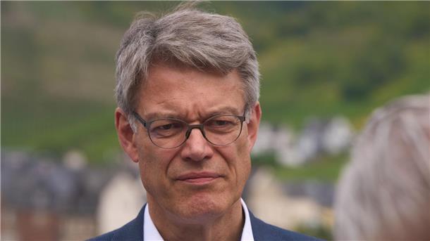 Einer der schwierigsten Jobs: Neue Bahn-Spitze gesucht Minister Schnieder steht unter Druck, möglichst schnell jemanden für die Spitze der Deutschen Bahn zu finden.