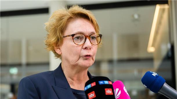 Bund: Niedersachsen könnte Migrationszentrum einrichten Ministerin Behrens betont die grundsätzliche Bereitschaft für ein Migrationszentrum. (Archivbild)