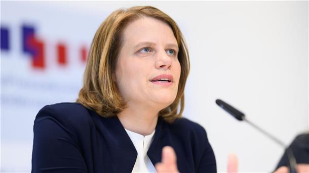 Ministerin Hamburg will Niedersachsens Schulen mit dem neuen Gesetz stärken. (Archivbild)