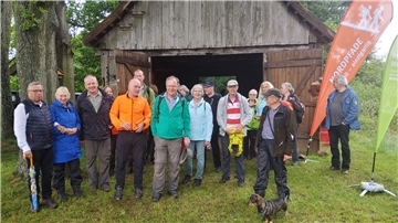 Ministerpräsident Weil zu Besuch auf dem Nordpfad Dört Moor in 2021.
