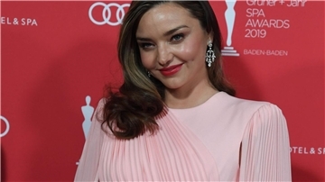 Miranda Kerr mit rundem Babybauch bei Kind Nummer drei.