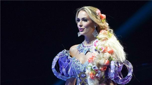 Miss Germany Helena Bleicher bei der National Costume Show im Rahmen des 72. Miss Universe-Wettbewerbs.