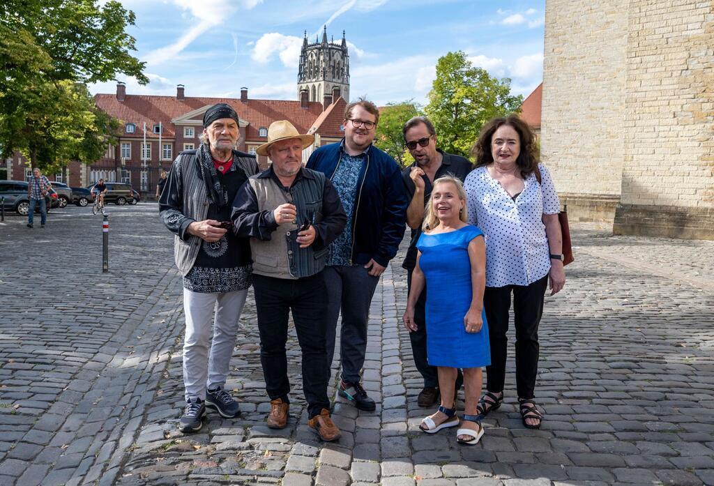 Mit Abstand das populärste Team beim „Tatort“: Die Schauspieler der Münster-Krimis - von links nach rechts: Claus D. Clausnitzer, Axel Prahl, Björn Meyer, Jan Josef Liefers, Christine Urspruch und Mechthild Großmann. (Archivfoto)