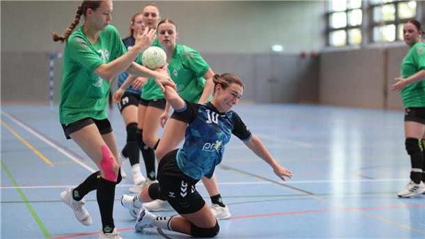 Handballspiel der Frauenmannschaft der HSG Unterweser mit Astrid Eilers