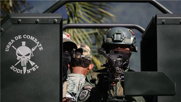 Bilder des Tages Mit Blick auf die angespannte Lage mit den USA lässt Venezuela Zivilisten für Milizeinheiten vereidigen.