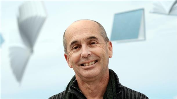 „City in Ruins“: Don Winslow legt letztes Buch vor Mit „City in Ruins“ hat Don Winslow noch ein letztes Werk vorgelegt - und gleichzeitig eine Trilogie abgeschlossen, an der er nach eigenen Angaben schon sein ganzes Schriftstellerleben lang gearbeitet hat.