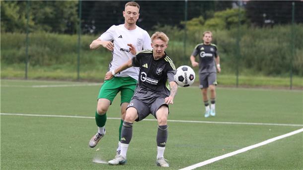 Abbehausen wacht in Oldenburg spät auf und hat nach vier Spielen nur einen Punkt Fußballspiel des TSV Abbehausen mit Damian Lüder