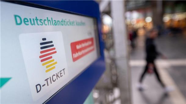 Deutschland-Ticket: Wird wirklich mehr Zug gefahren? Mit dem 49 Euro teuren Deutschlandticket kann man bundesweit mobil im Nah- und Regionalverkehr fahren.