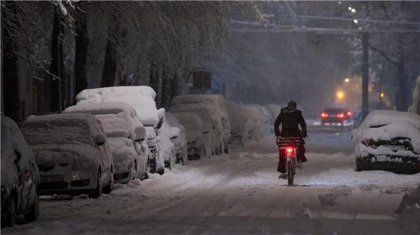 Mit dem Fahrrad durch München. In bayrischen Landeshauptstadt fuhren U-Bahnen, Busse und Straßenbahnen zeitweise nicht mehr.