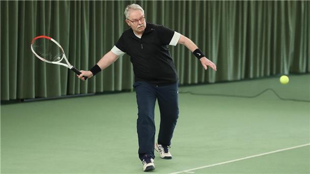 Reiner Indorf spielt Tennis für den TK Nordenham.
