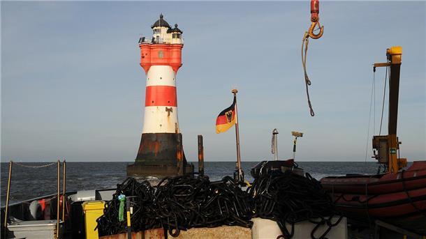 Blick auf den Leuchtturm „Roter Sand“ in der Wesermündung.