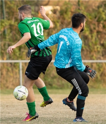 Yusuf Yildirim vom ESV Nordenham in der 1. Fußball-Kreisklasse gegen den Heidmühler FC II
