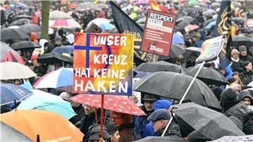 Mit Demonstrationen gegen Rechtsextremismus wollen die Teilnehmer ein Zeichen des Widerstands gegen rechtsextreme Umtriebe setzen.