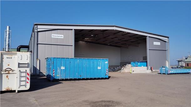 GIB eröffnet in Brake mit Rabattaktion neue Halle für Gewerbeabfälle Die neue Gewerbeabfallhalle in Brake