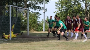 Der SV Phiesewarden in der Fußball-Kreisliga gegen den FC Zetel.