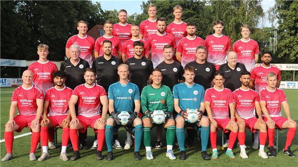SV Brake startet Angriff nach oben in Bezirksliga mit Spiel gegen Bümmerstede Fußball-Mannschaft des SV Brake für die Bezirksliga-Saison 2024/2025