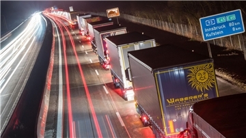 Mit einem digitalen Verkehrsmanagementsystem für den Güterverkehr wollen Bayern, Tirol und Südtirol den Dauerstreit über die chronisch überlastete Brennerroute lösen.