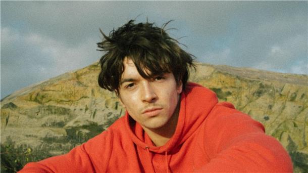 Sind das die Newcomer für 2024? Mit einem ersten Release auf Tiktok schaffte er den Durchbruch: Mika.