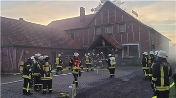Mit einem Großaufgebot an Einsatzkräften rückten die Butjadinger Ortswehren in Sillens an.