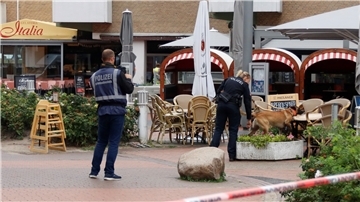 Die Polizei begutachtet den Tatort.