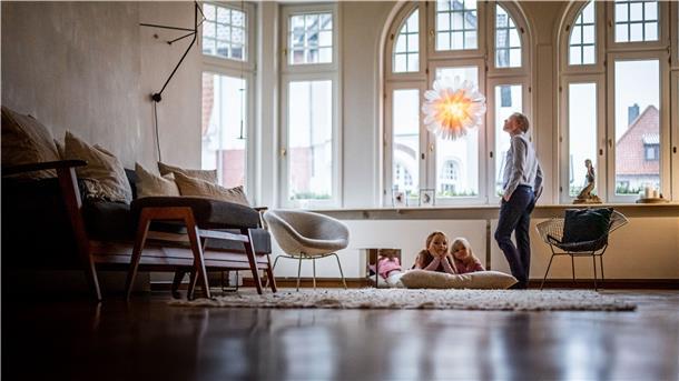 Modernes Familienleben in der historischen Gründerzeit-Villa Mit einer funktionalen und zugleich edlen Inneneinrichtung im skandinavischen Stil der 1950er und 60er Jahre will die Familie Tönißen das alte Haus mit der Gegenwart vereinen.