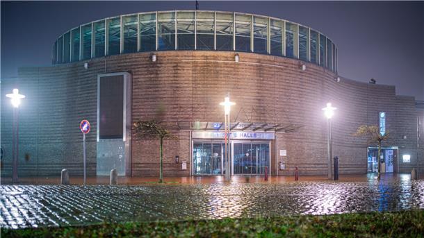 Stadthalle Bremerhaven bei Nacht