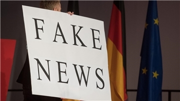 Mit Fake News sind falsche Nachrichten und Lügen gemeint. Im Internet fällt es oft schwer, zwischen falsch und richtig zu unterscheiden. 