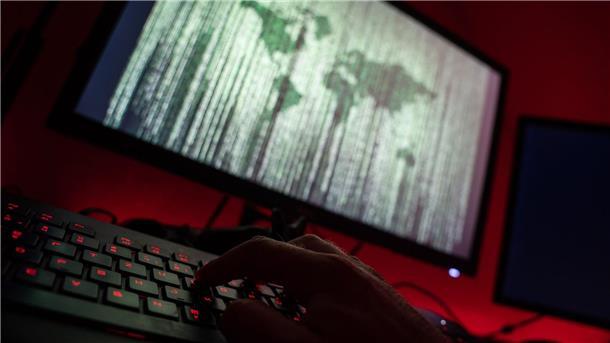 Durchsuchungen in Berlin und auf Zypern wegen Online-Betrugs Mit falschen Finanzprodukten im Internet wurden mindestens 170 Personen aus Deutschland um ihr Geld betrogen.