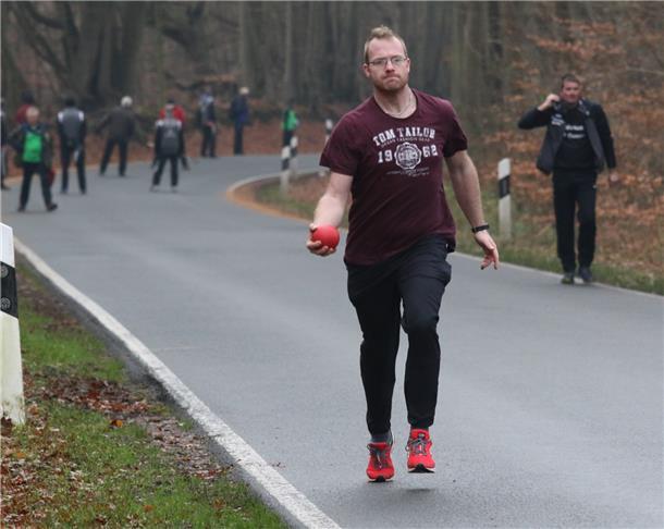 KBV Schweewarden in der Boßel-Landesliga mit Dennis Lampe
