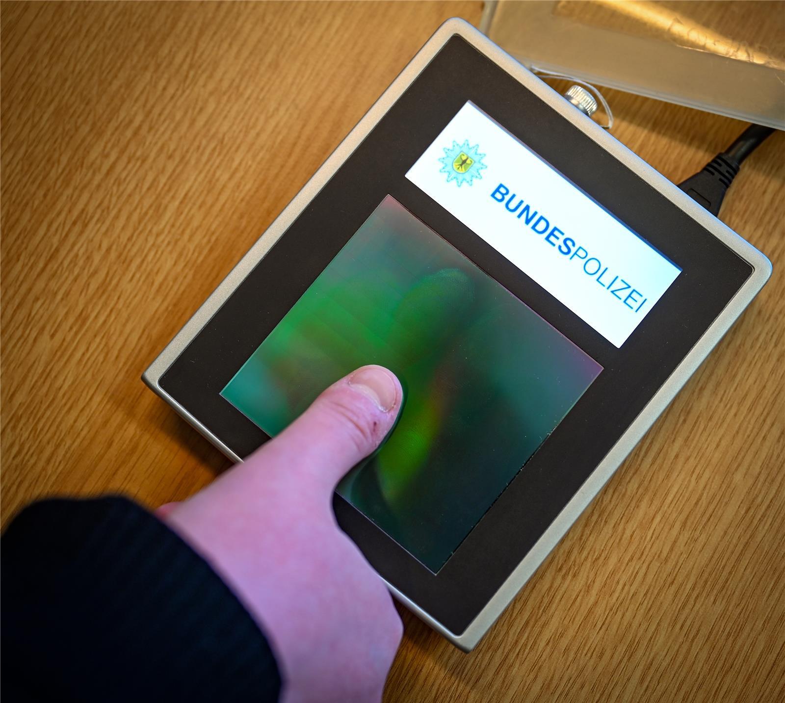 Mit Hilfe der modernen Fingerabdruck-Technik konnte ein Cold Case gelöst werden....